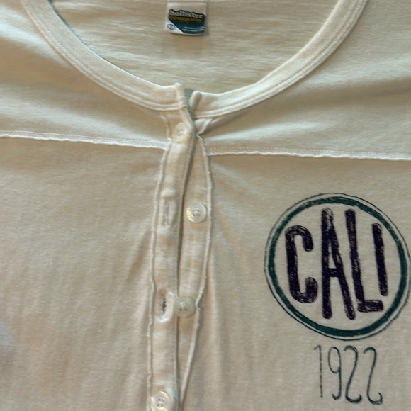 Hollister half button T-shirt - Picture 4 of 5